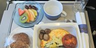 Ini Alasan Ilmiah di Balik Makanan Pesawat yang Rasanya Tidak Enak