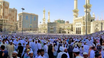 Arab Saudi Blokir 1.800 Travel Umrah, Visa Jamaah Tak Bisa Keluar