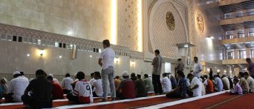 Raih Keutamaannya, Ketahui 6 Ciri-Ciri Malam Lailatul Qadar