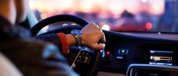 5 Cara Atasi Pegal karena Duduk Lama saat Perjalanan Mudik