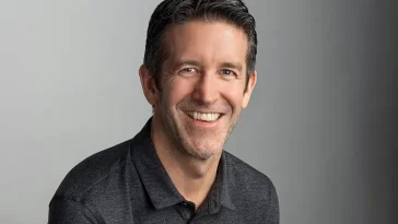 Ini Profil John Ternus, CEO Apple Baru Pengganti Tim Cook