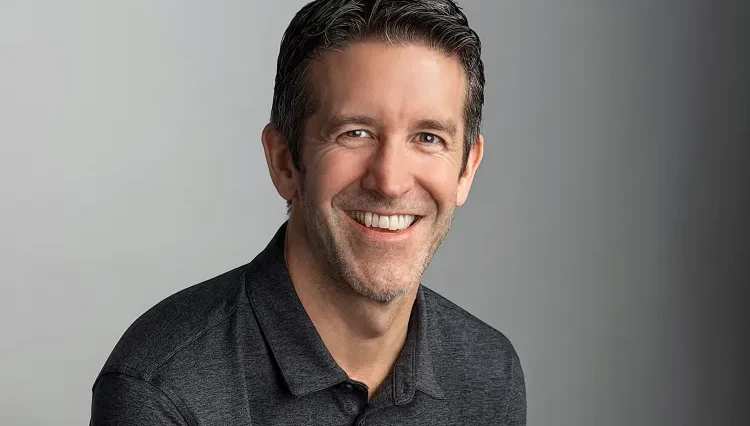 Ini Profil John Ternus, CEO Apple Baru Pengganti Tim Cook