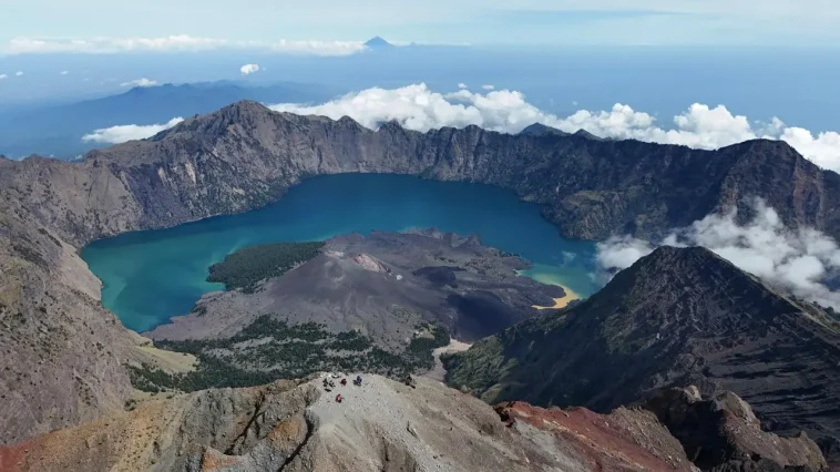 Pendaki Dilarang Keras ke Puncak Selatan Gunung Rinjani, Apa Alasannya?