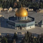 Masjid Al-Aqsa Dibuka Usai 40 Hari Penutupan, Ribuan Muslim Palestina Tunaikan Sholat Subuh