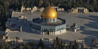 Masjid Al-Aqsa Dibuka Usai 40 Hari Penutupan, Ribuan Muslim Palestina Tunaikan Sholat Subuh
