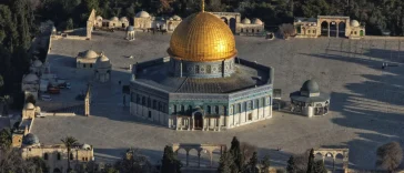 Masjid Al-Aqsa Dibuka Usai 40 Hari Penutupan, Ribuan Muslim Palestina Tunaikan Sholat Subuh