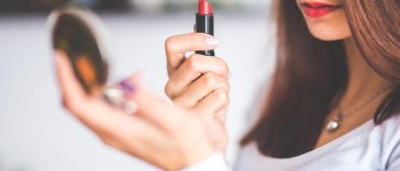 Inilah 5 Kebiasaan yang Bikin Warna Bibir Gelap, Termasuk Merokok