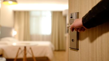 Kapan Waktu Terbaik Memesan Kamar Hotel? Simak Strategi Hemat Ini