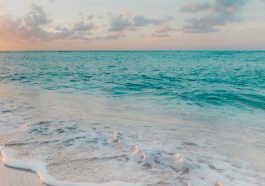 Cara merencanakan liburan: Pantai tropis yang menenangkan untuk liburan anti stres