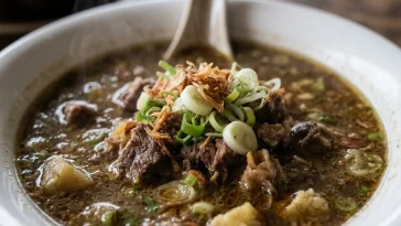 Makassar punya deretan warung Coto legendaris yang buka 24 jam