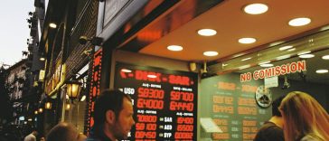 Ilustrasi tips tukar uang asing di money changer resmi dengan kurs terbaik.