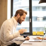 Strategi Ai Operator: Ilustrasi profesional sedang berkolaborasi dengan AI