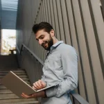 Ilustrasi proses strategi konten LinkedIn untuk bangun personal brand profesional