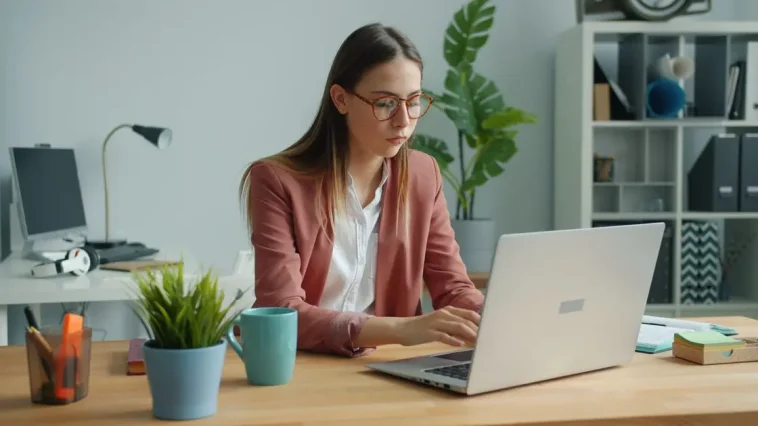 Kesalahan personal branding LinkedIn menjadi perhatian seorang profesional dalam membangun profil personal brand-nya