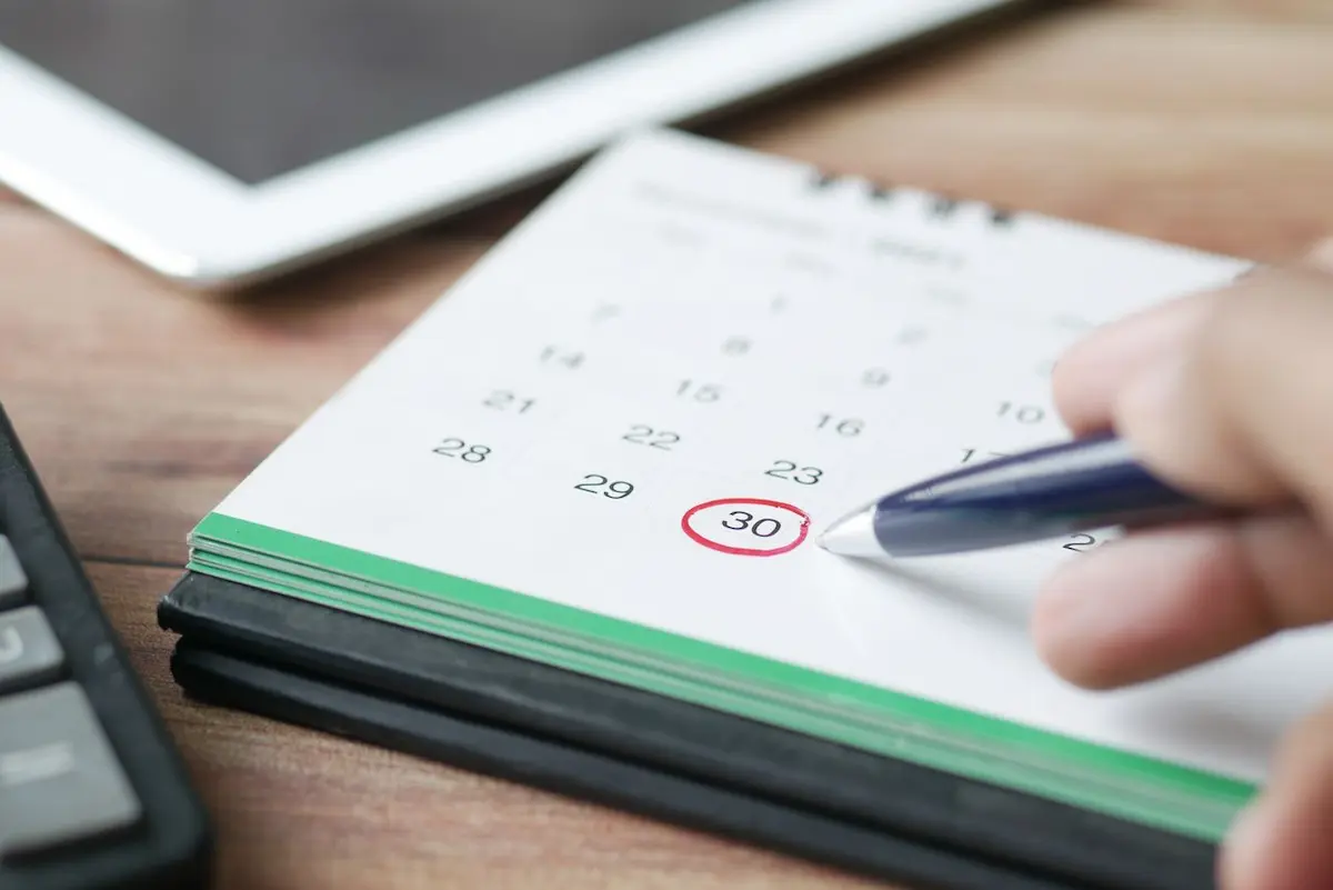 Blok waktu fokus di kalender kerja untuk menghindari meeting berlebihan