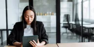 Fresh graduate menghadapi tantangan AI dalam mencari kerja pertama