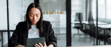 Fresh graduate menghadapi tantangan AI dalam mencari kerja pertama