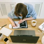 Jalur karier alternatif freelance untuk fresh graduate selain kerja kantoran