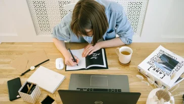 Jalur karier alternatif freelance untuk fresh graduate selain kerja kantoran