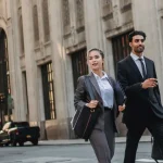 Perbandingan lateral move dan ganti perusahaan untuk mengatasi karier stuck