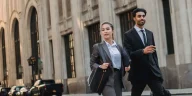 Perbandingan lateral move dan ganti perusahaan untuk mengatasi karier stuck