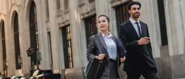 Perbandingan lateral move dan ganti perusahaan untuk mengatasi karier stuck