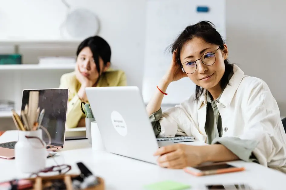 Proses belajar kerja fresh graduate yang hilang akibat AI mengambil alih tugas dasar
