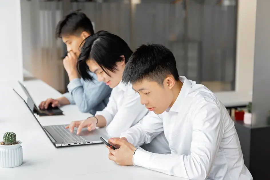 Skill AI yang wajib dikuasai fresh graduate untuk bersaing di dunia kerja