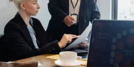 Eksekutif mengajukan proposal untuk dapat slot speaking di konferensi industri