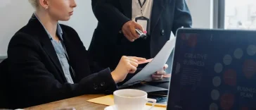 Eksekutif mengajukan proposal untuk dapat slot speaking di konferensi industri