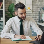 Sumber pendapatan portofolio career: Perbandingan retainer, ekuitas, dan proyek jangka pendek sebagai sumber pendapatan portfolio career