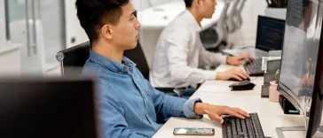 Ilustrasi efisiensi kerja ai di lingkungan kantor modern
