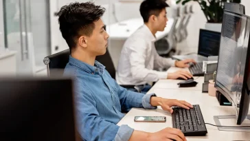 Ilustrasi efisiensi kerja ai di lingkungan kantor modern