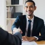 Ilustrasi profesional melakukan diplomasi korporat kantor dan negosiasi strategi di ruang kerja